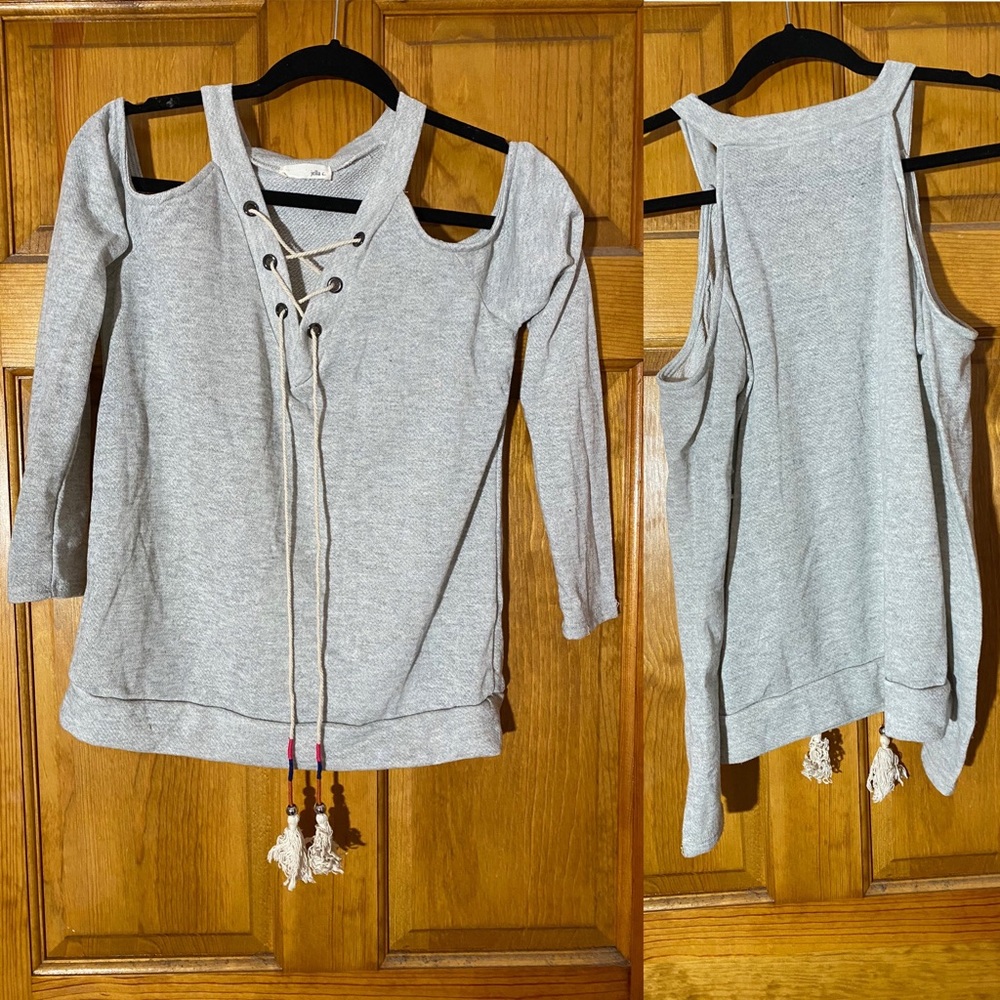 Cold shoulder long sleeve tee